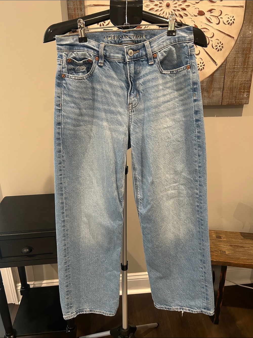 American Eagle Woman’s Size 2 Petite Relaxed Straight Jeans / Strigid style